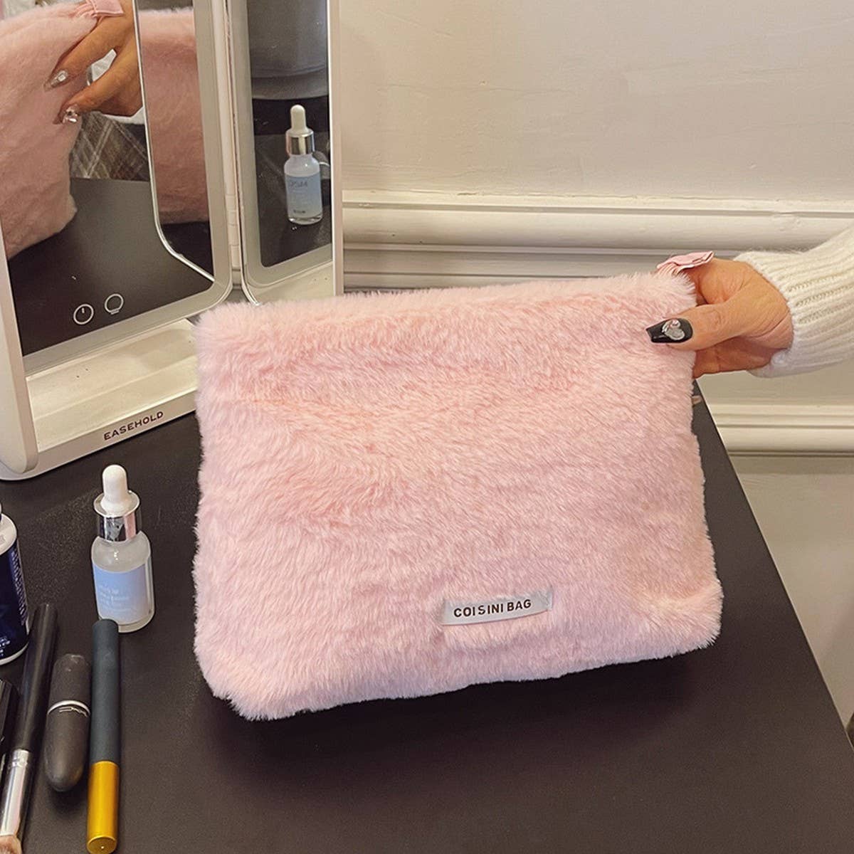 NEW PORTABLE LARGE CAPACITY PLUSH COSMETIC BAG_CWAB4426