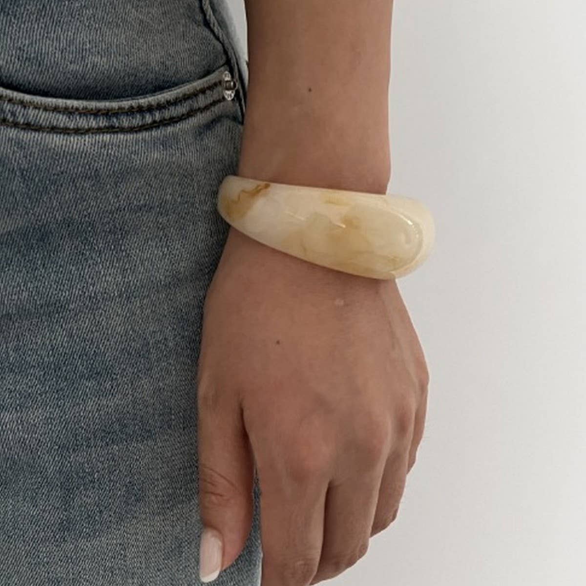 Textured Irregular Acrylic Cuff Bracelet_Cwmm3087