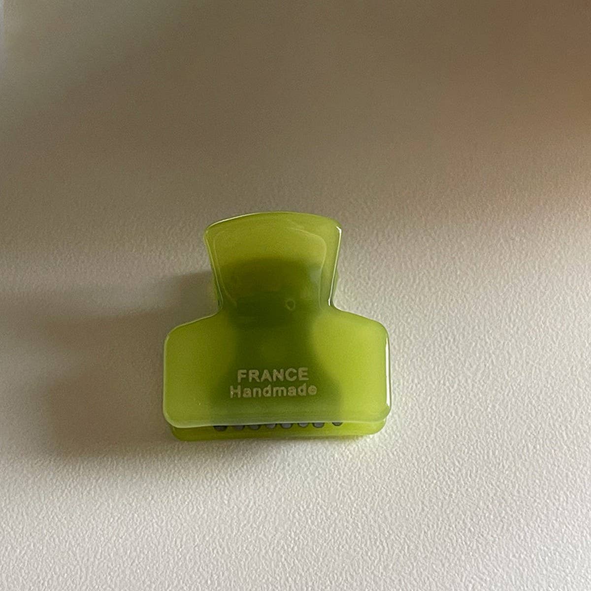 MINIMALIST GOLD TONE MINI TORTOISE HAIR CLAW_CWAHA4016