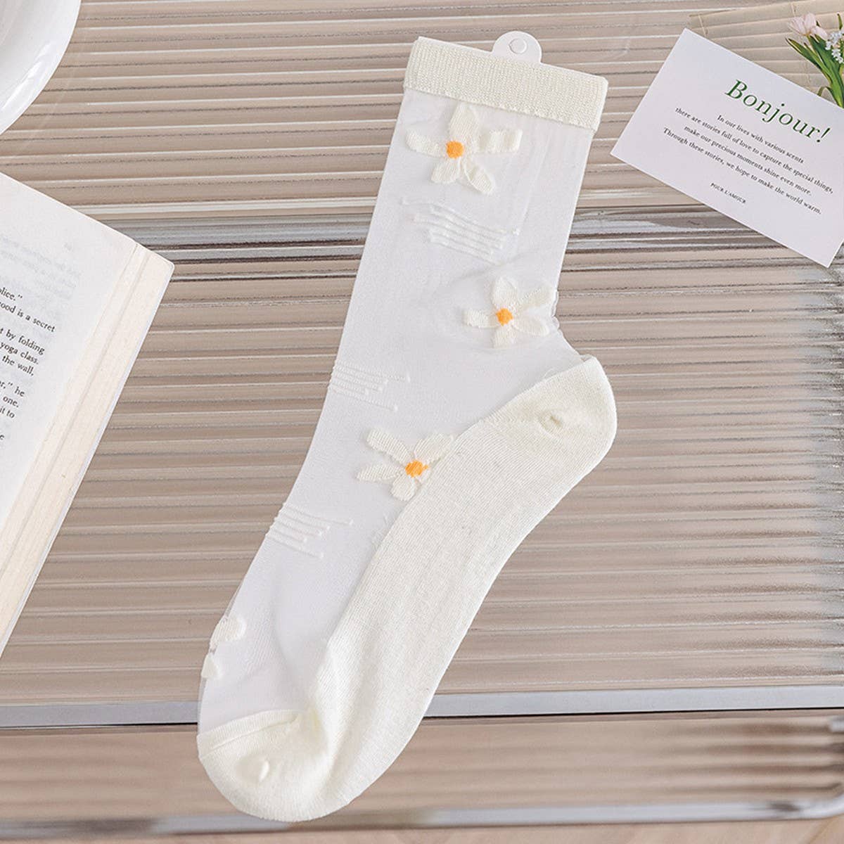 SUMMER THIN WHITE FLORAL DESIGN BOAT SOCKS_CWMS0528