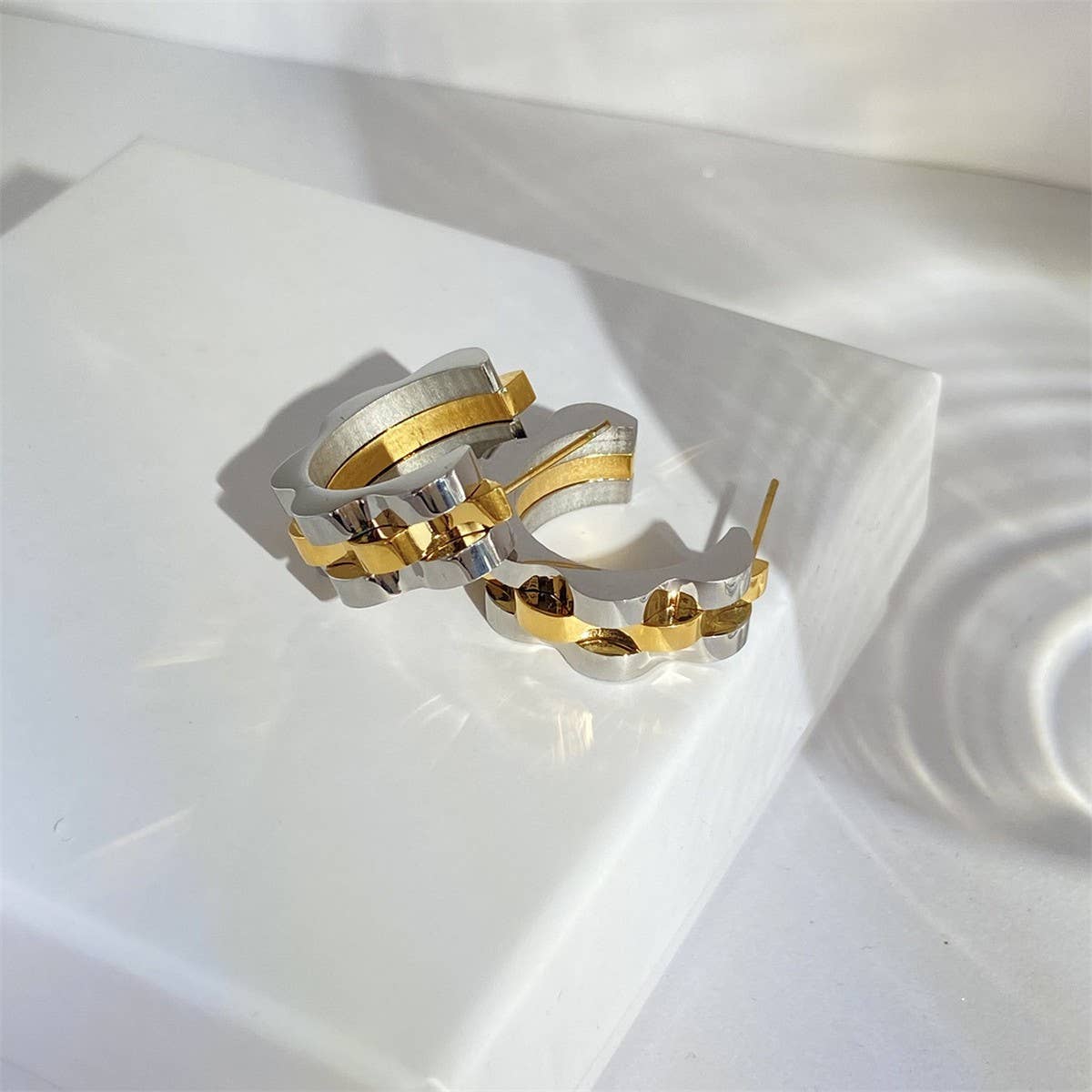 SIMPLE HIP HOP TRACK STITCHING EARRINGS_CWMM5720