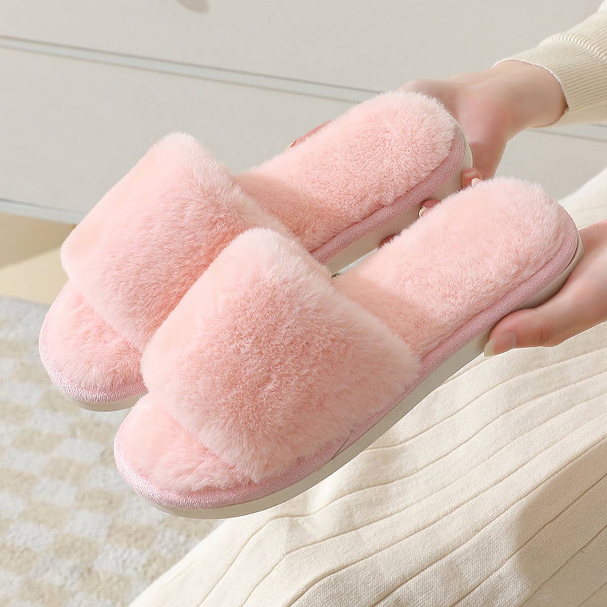 FAUX RABBIT FUR SLIPPERS FOR WOMEN_CWSHS0284