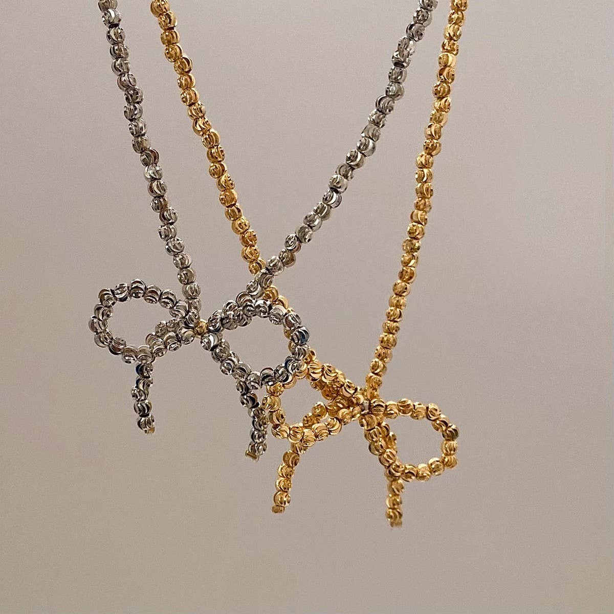 Wear High-End Metal Round Bead Bow Necklace