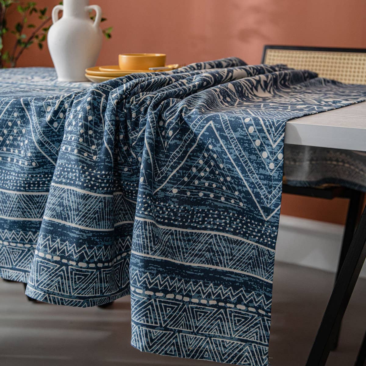 GEOMETRIC TRIANGLE PRINT TABLECLOTH_CWMM0959