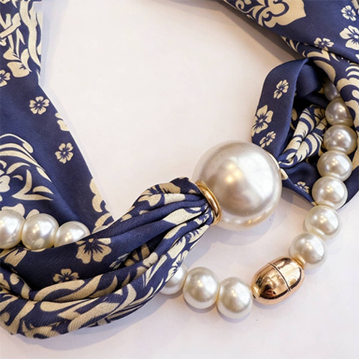 Pearl Magnetic Skinny Silk Neck Scarf_Cwasc03934