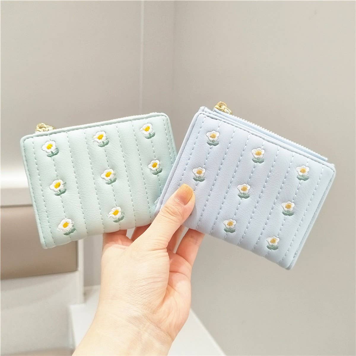 Cute Embroidered 2-Fold Wallet For Women_Cwab06256