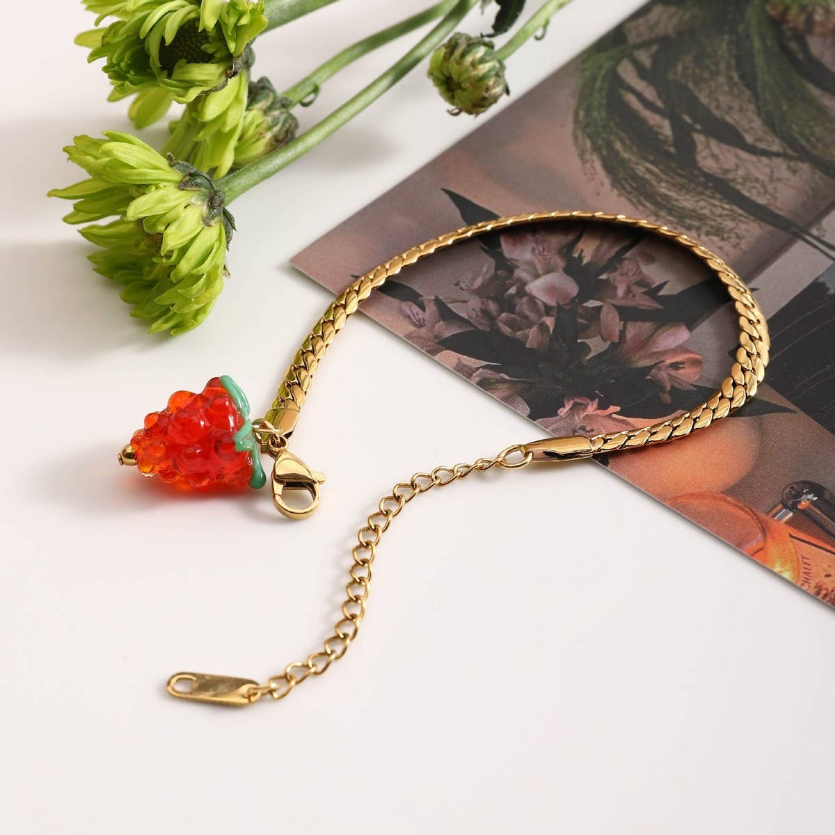 ELEGANT 18K GOLD FLAT CHAIN WITH RED GLASS CHARM_CWAJE4746