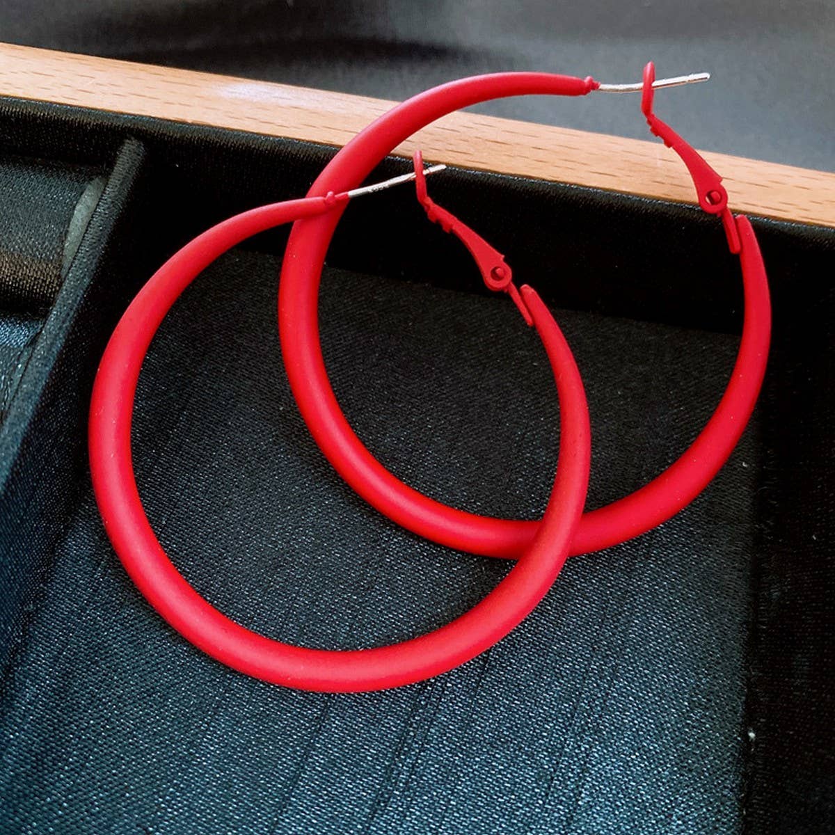 RED POLKA DOT GEOMETRIC RETRO ROUND EARRINGS_CWAJE2454