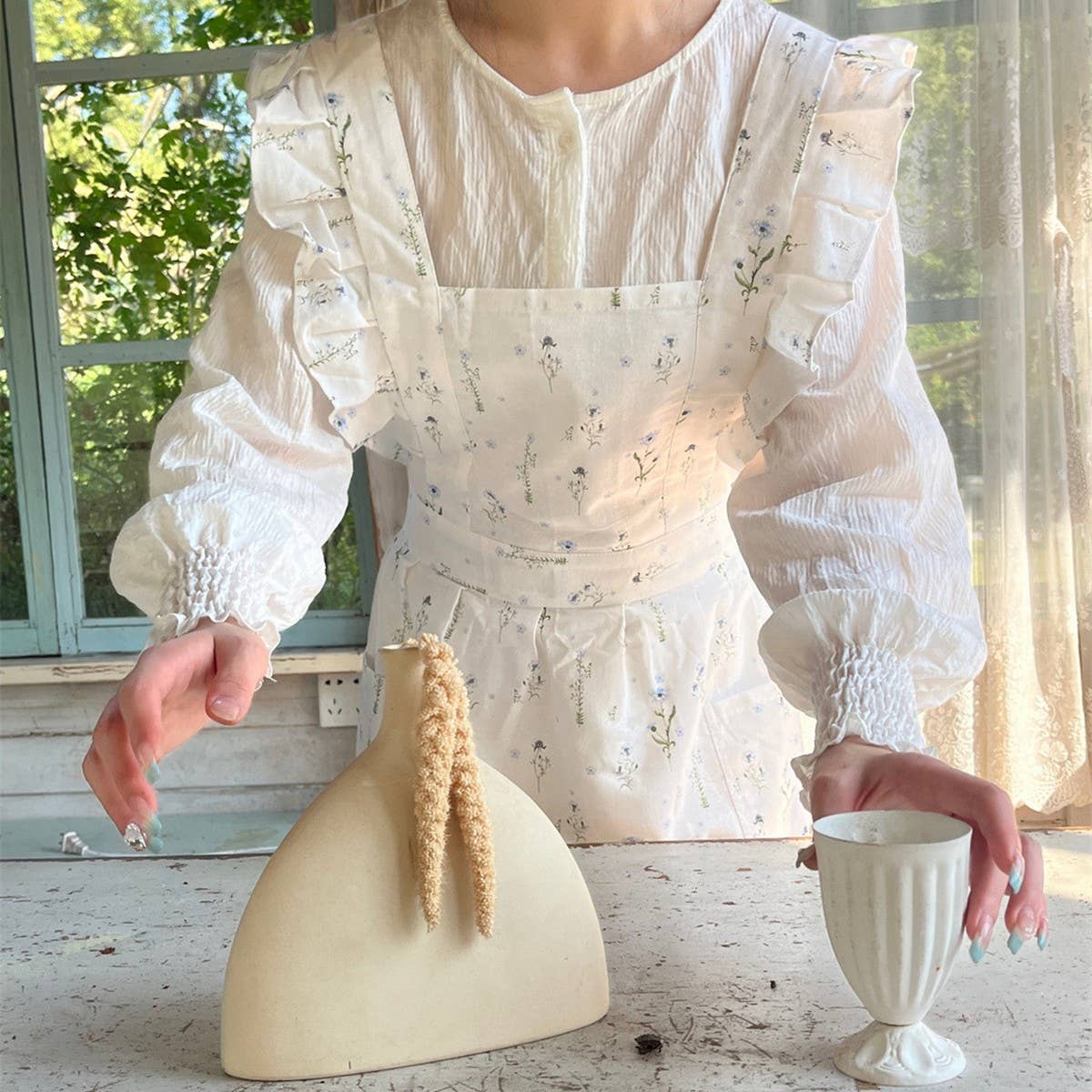 LINES COTTON AND LINEN PRINTED RUFFLED FLORAL APRON_CWMM5816