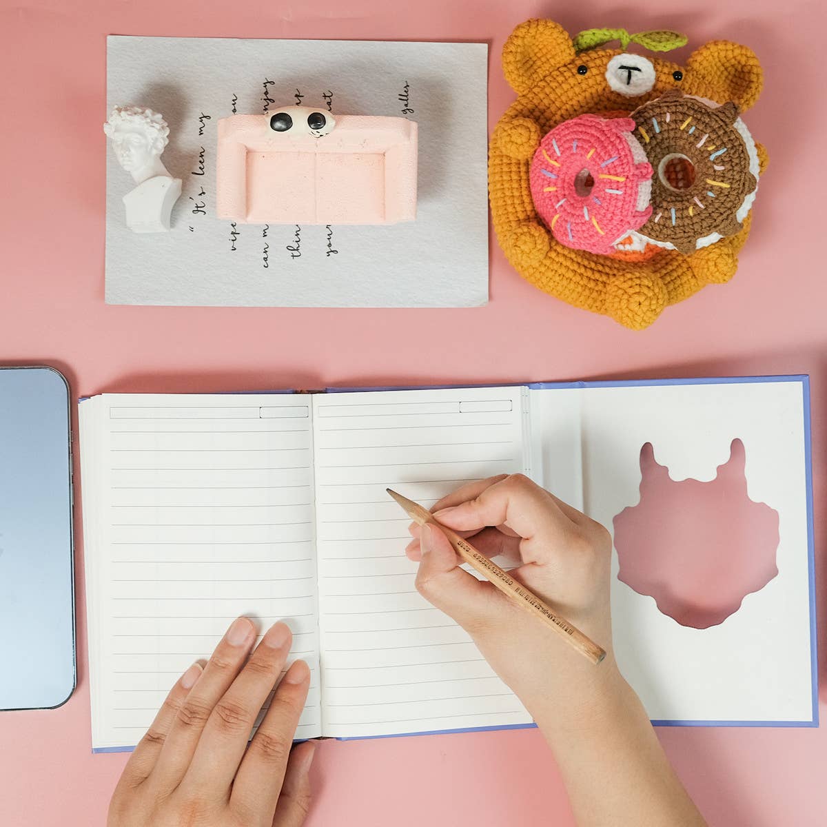 COLORFUL PORTABLE NOTEBOOK ON BLUE BACKGROUND_CWMM1860