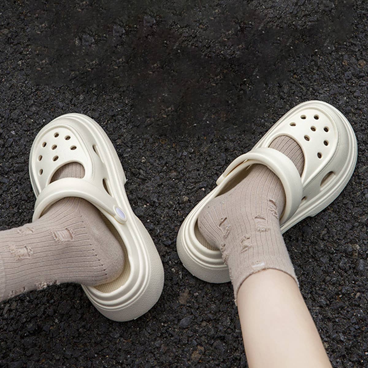 THICK SOLED RETRO HOLE SANDALS_CWSHS0811