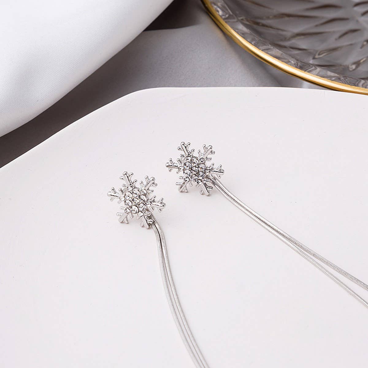 SNOWFLAKE TASSEL SWEET CHRISTMAS EARRINGS_CWAJE1828