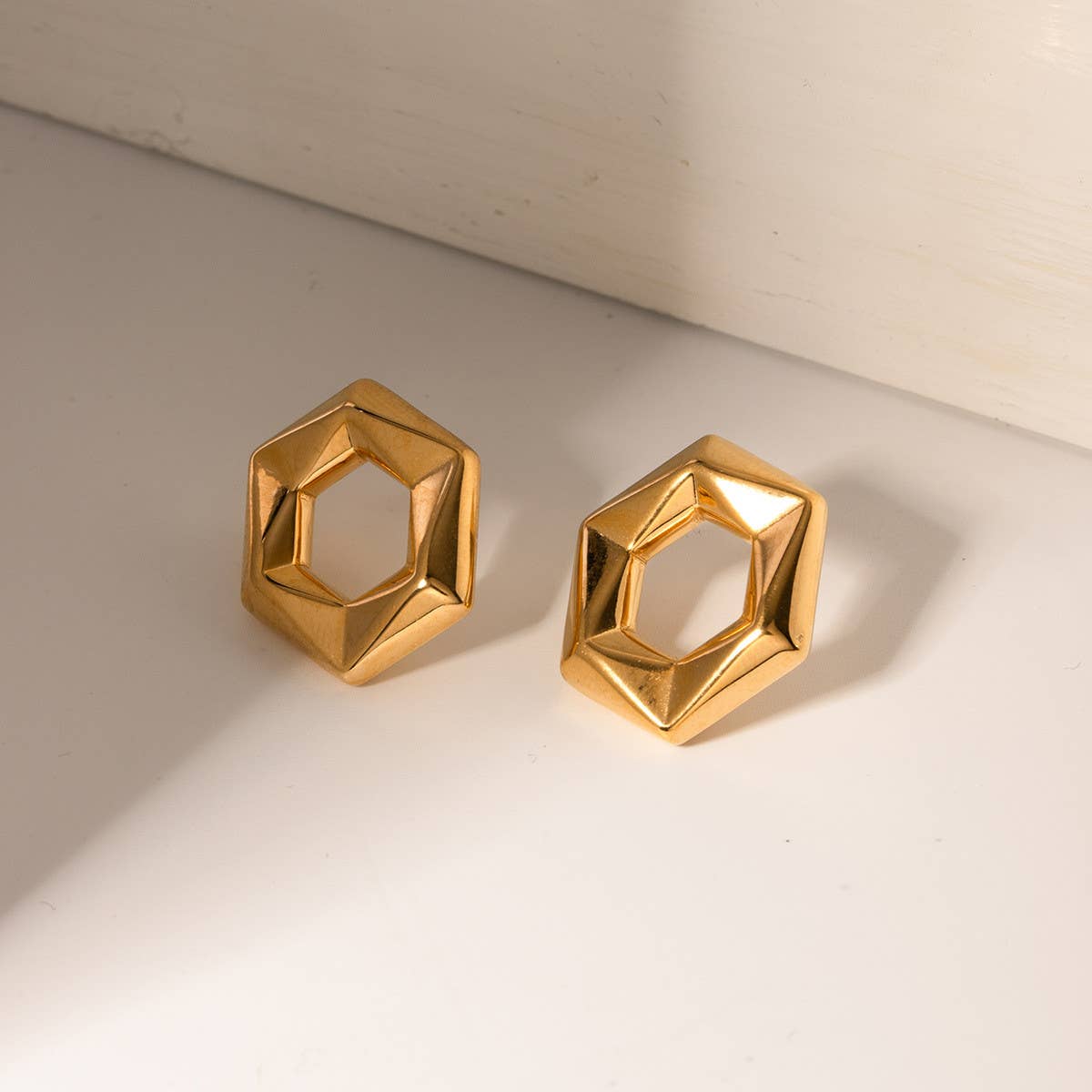 SIMPLE 18K GOLD PLATED HEXAGONAL STUD EARRINGS_CWAHA0901