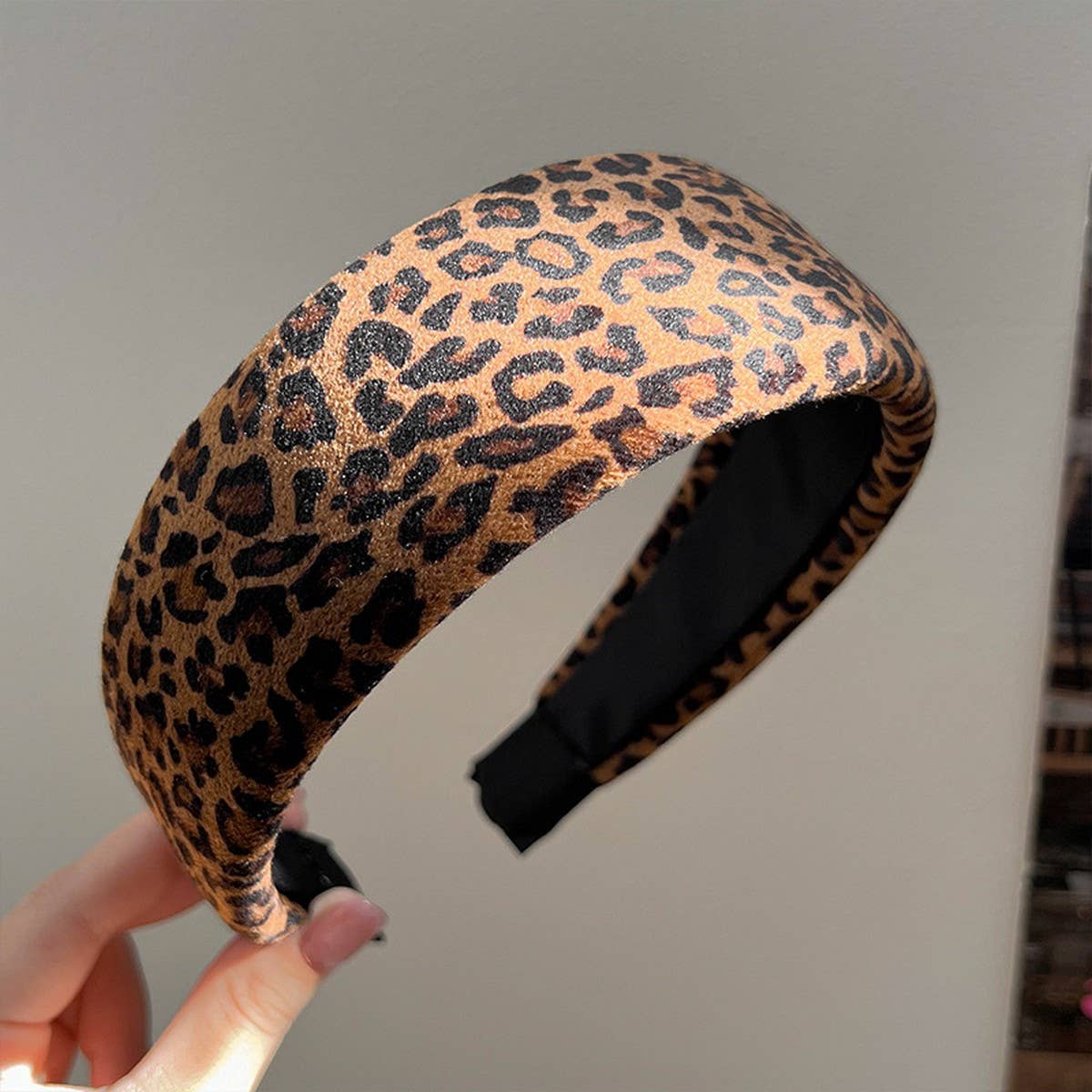 Leopard Padded Headband High Top Style_Cwaha07832