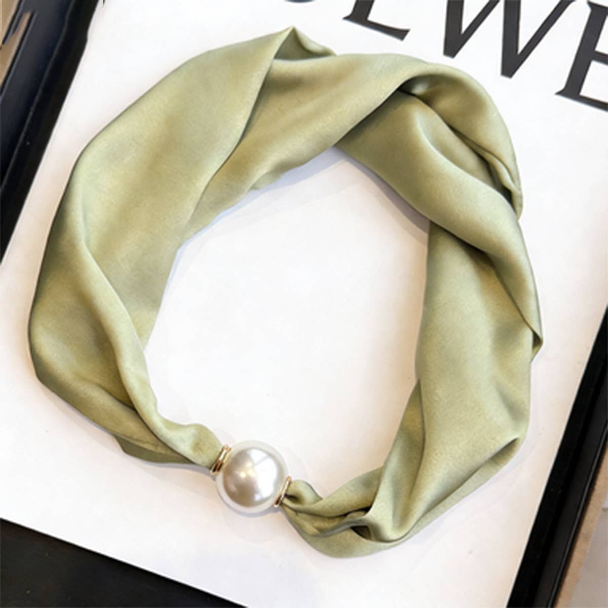 Solid Pearl Magnetic Silk Neck Scarf_Cwasc03939