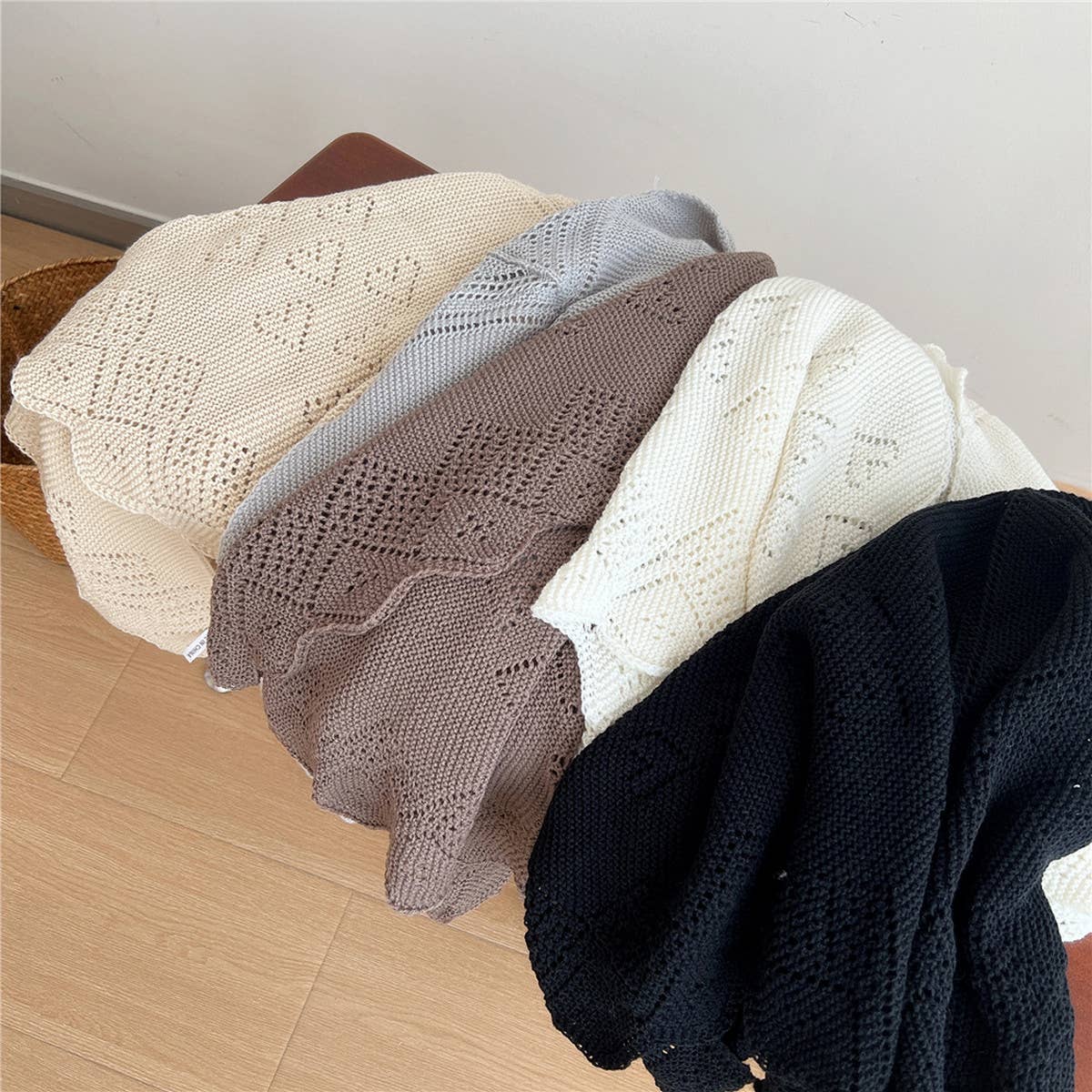 KNIT TRIANGLE SHAWL WRAP FOR SUMMER AIR ROOMS_CWASC0845