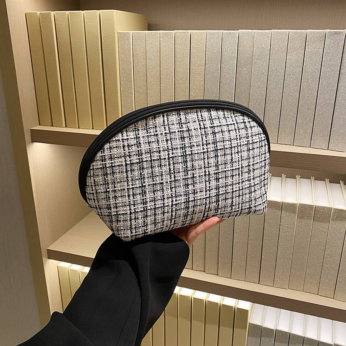 SEMI CIRCULAR PORTABLE TRAVEL COSMETIC BAG_CWAB4393