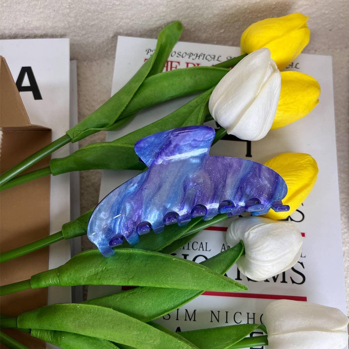 FRENCH QUICKSAND ACRYLIC HAIRPIN RETRO SHARK CLIP_CWAHA4326