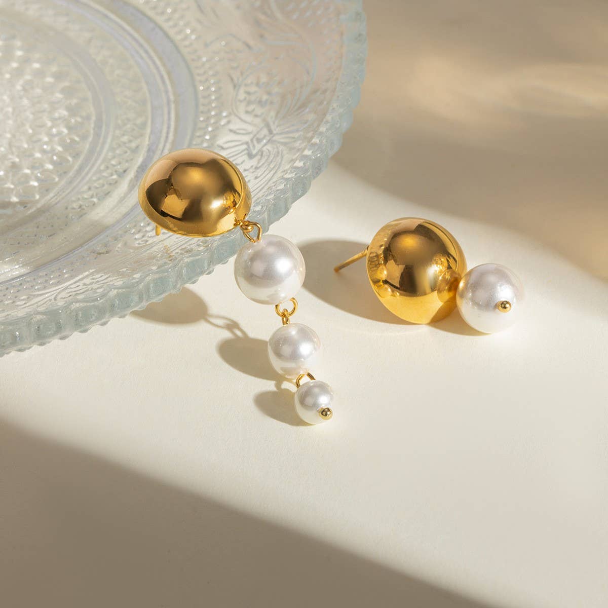 FASHIONABLE AND VERSATILE ROUND PEARL EARRINGS_CWAJE1890