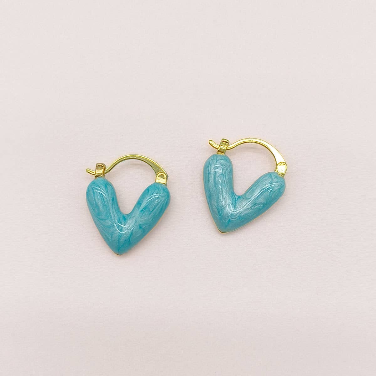 HEART DECOR HOOP EARRINGS_CWAJE0458
