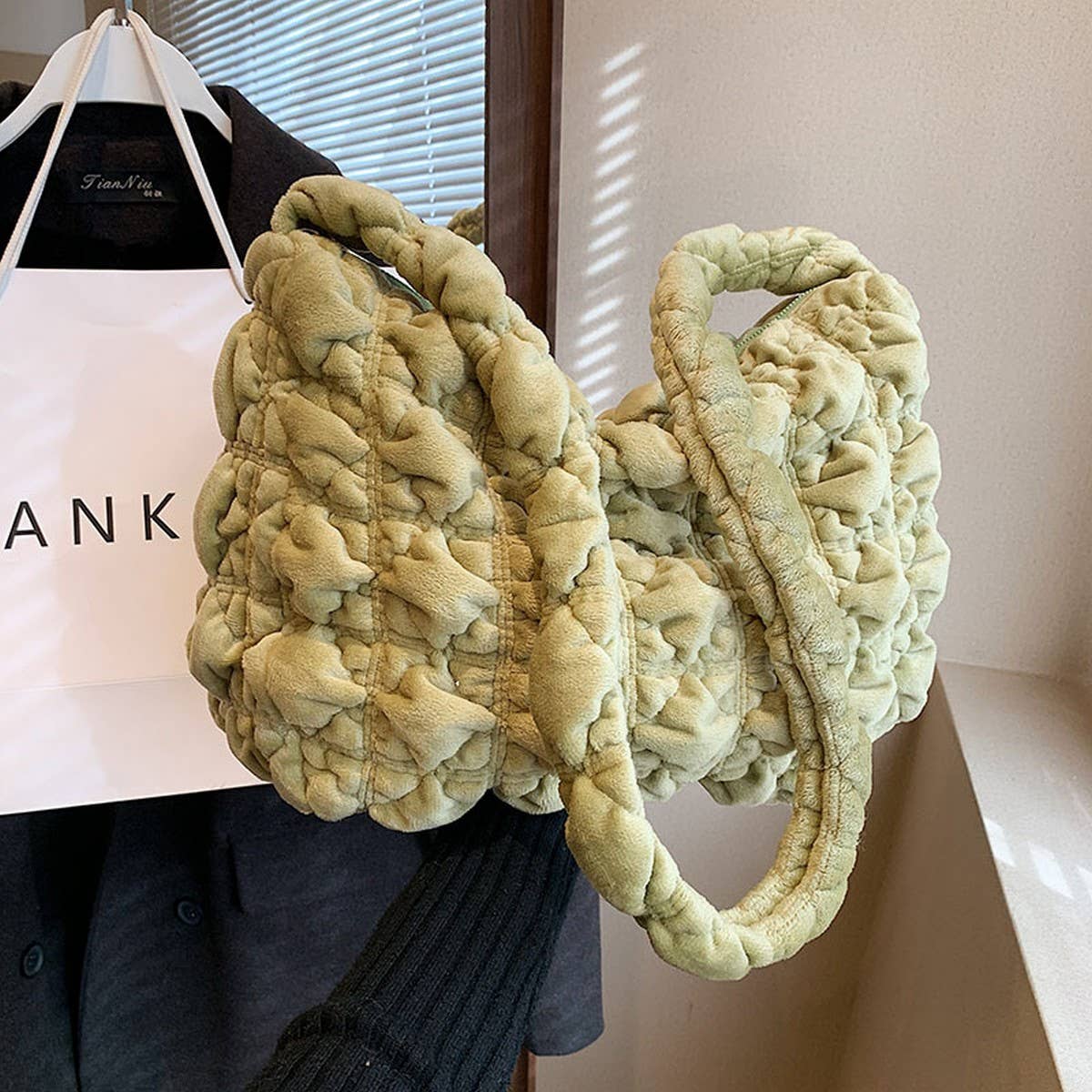 Velvet Puffy Cloud Shoulder Crossbody Bag_Cuab00487