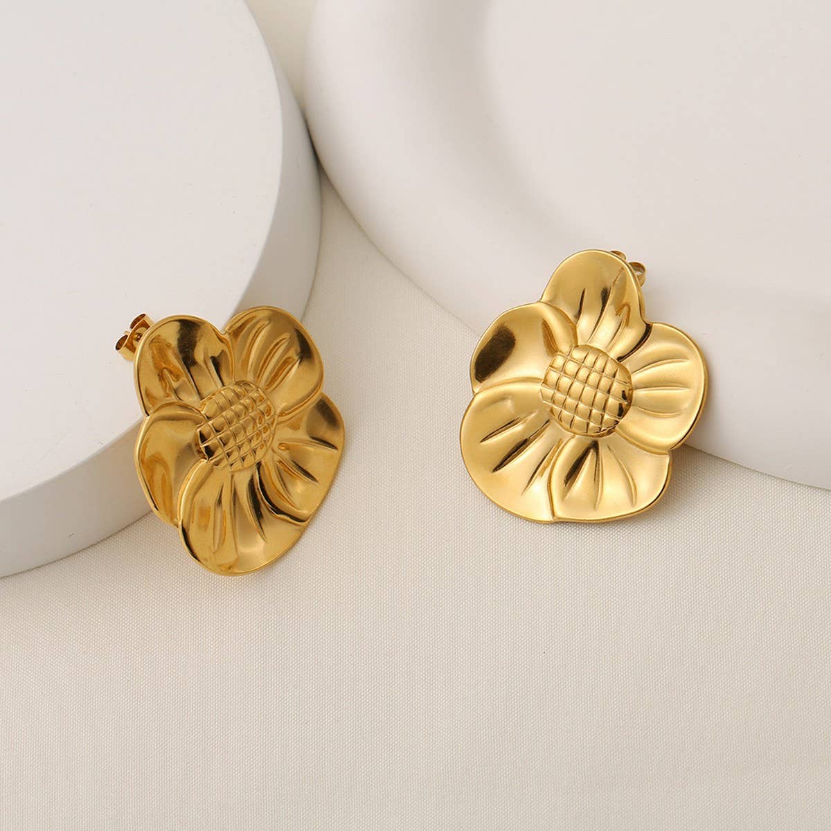 18K GOLD PLATED STEEL SUNFLOWER STATEMENT EARRINGS_CWMM8926