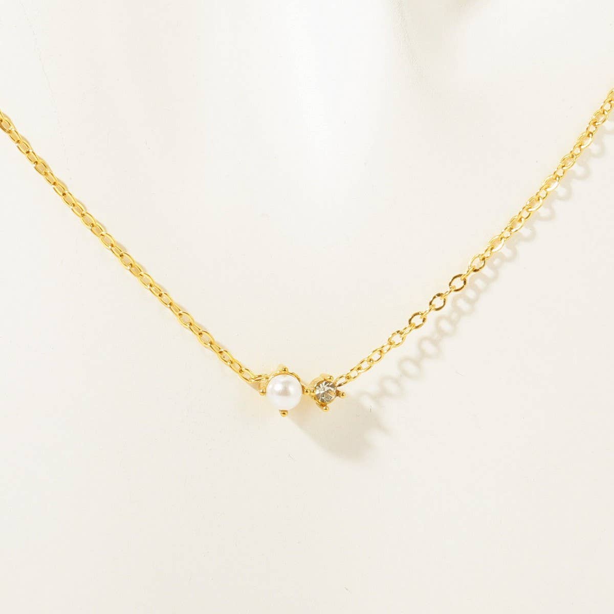 RETRO LITERARY DECEMBER COLORED ZIRCON NECKLACE_CWMM5668