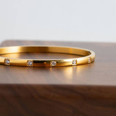 18K GOLD WHITE ZIRCON ROUND BANGLE ELEGANT STYLE_CWAJE4694