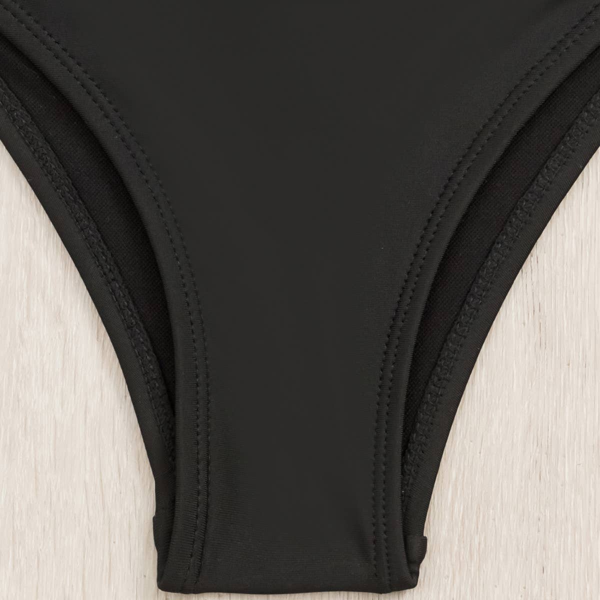 SOLID COLOR SUSPENDER ONE PIECE SWIMSUIT_CWMW0299