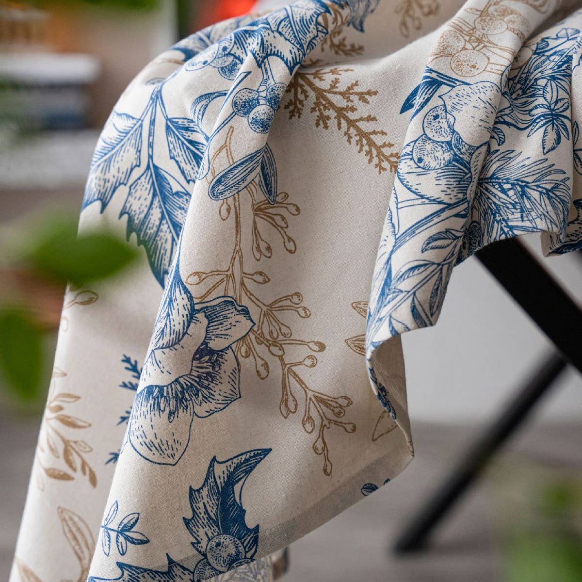 PINE BRANCH BLUE PRINTED RECTANGULAR TABLECLOTH_CWMM0948