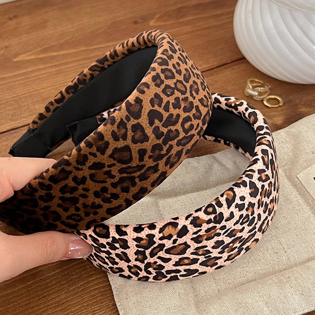 Leopard Padded Headband High Top Style_Cwaha07832
