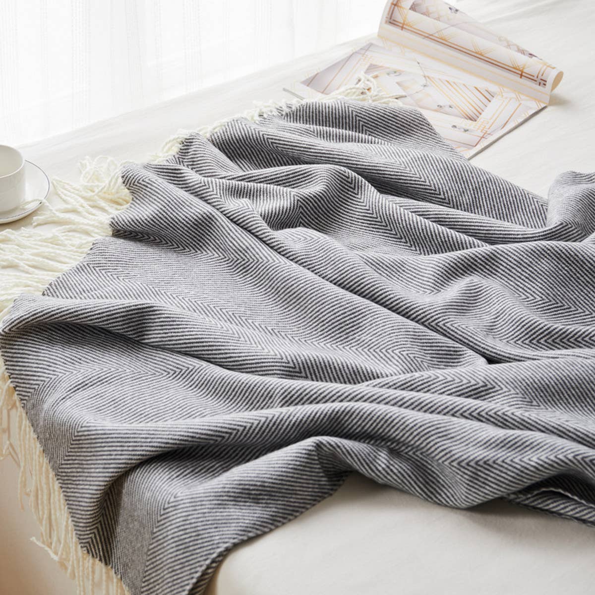 Ven Jacquard Tassel Throw Blanket_Cwmm1472
