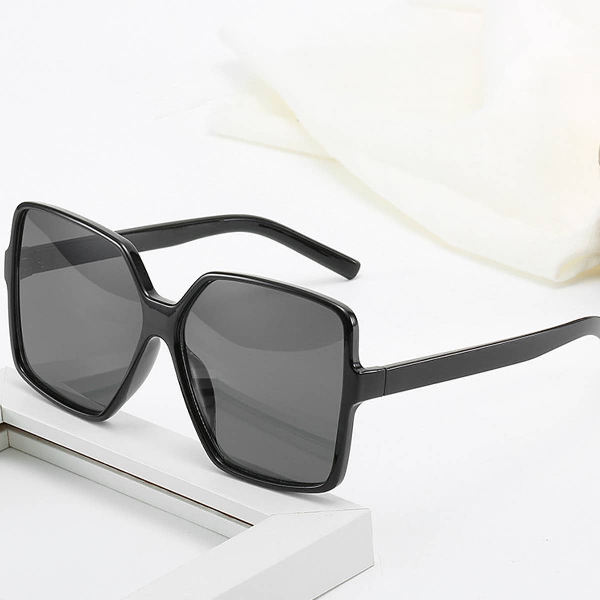 HIGH FASHION OVERSIZED SQUARE SUNGLASSES_CWASG0246