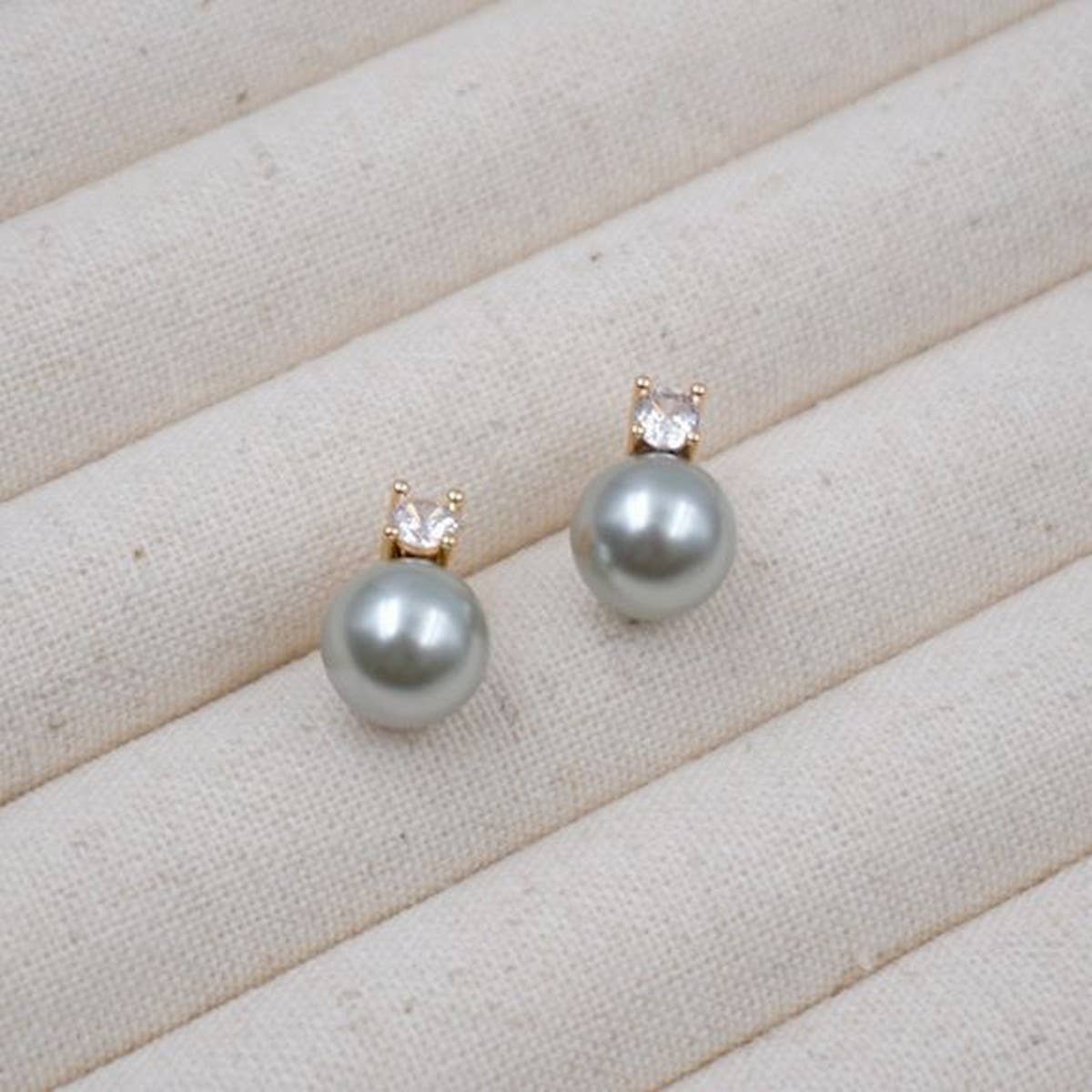 DELICATE AND SWEET PEARL NECKLACE AND EARRINGS SET_CWAJE1679