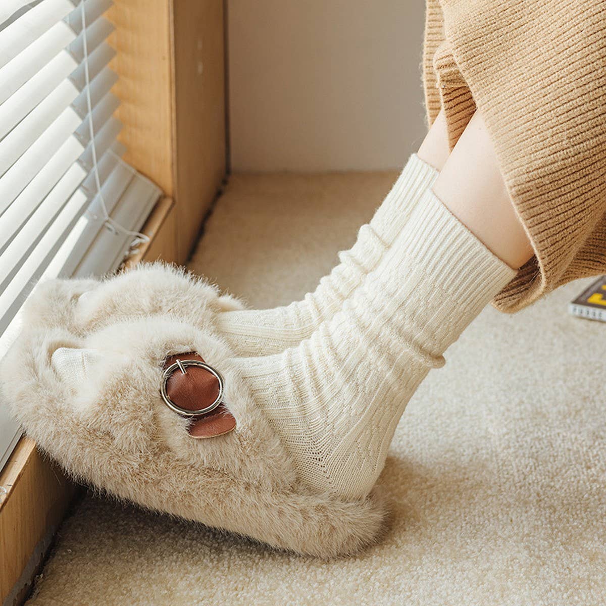 AUTUMN AND WINTER CABLE KNIT SOCKS_CWMS1067