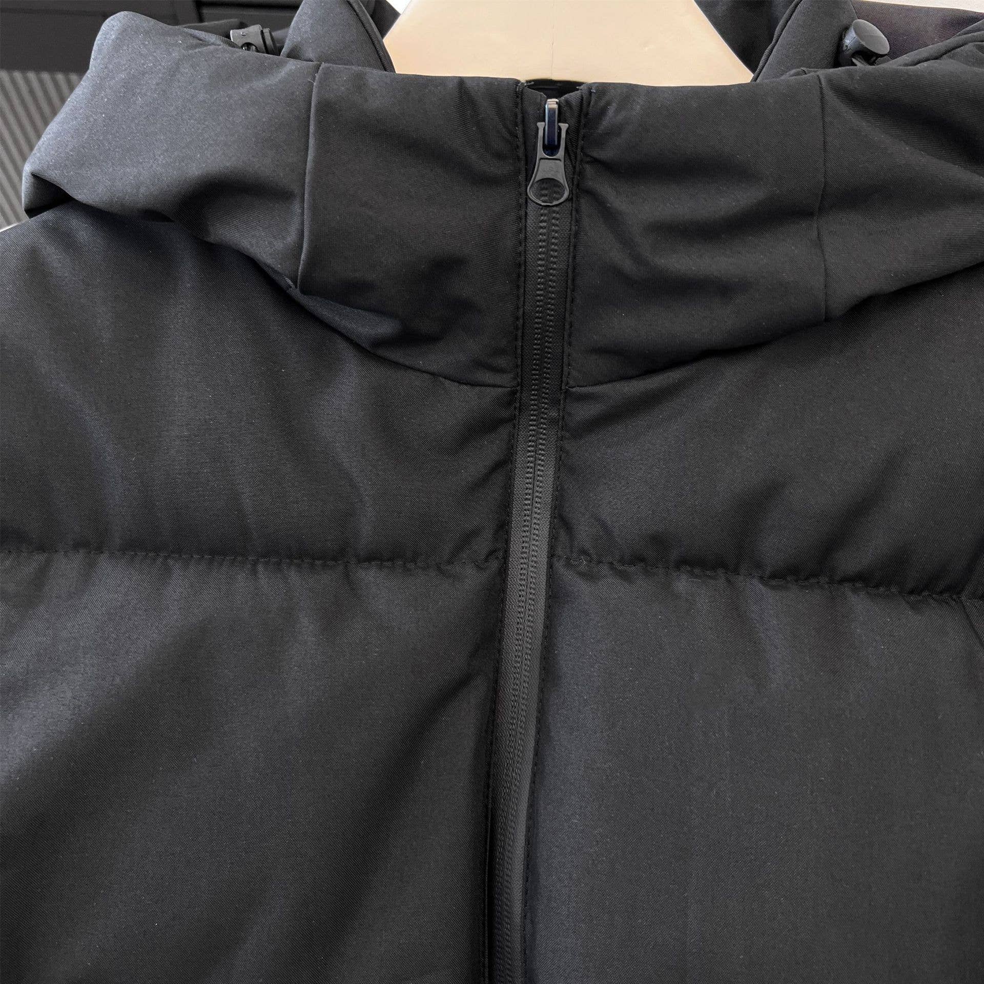 Wear A Windproof Hooded Short Warm Bread Jacket