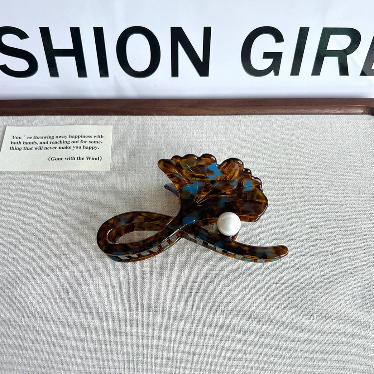 GINKGO LEAF PEARL ACETATE HAIR CLAW CLIP FOR WOMEN_CWAHA5785