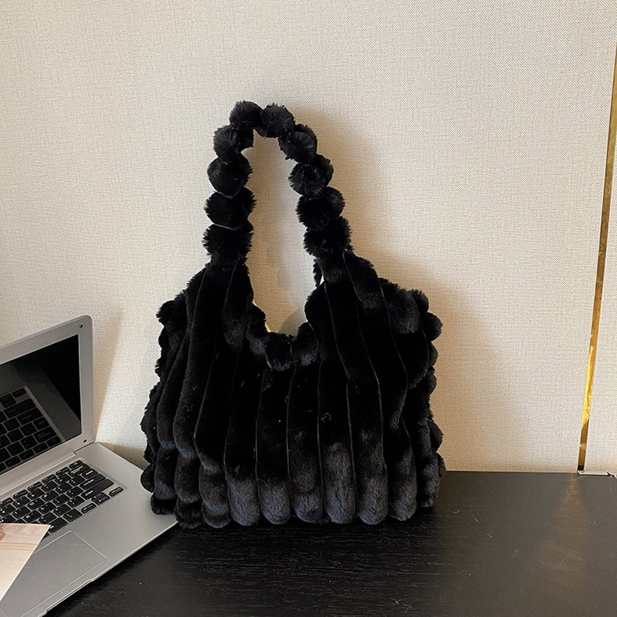 Winter Fashion Vertical Striped Shoulder Plush Bag_Cwab3957