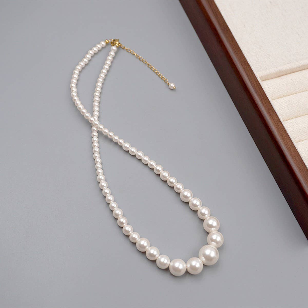 ELEGANT RETRO GRADIENT PEARL NECKLACE_CWAJE1675