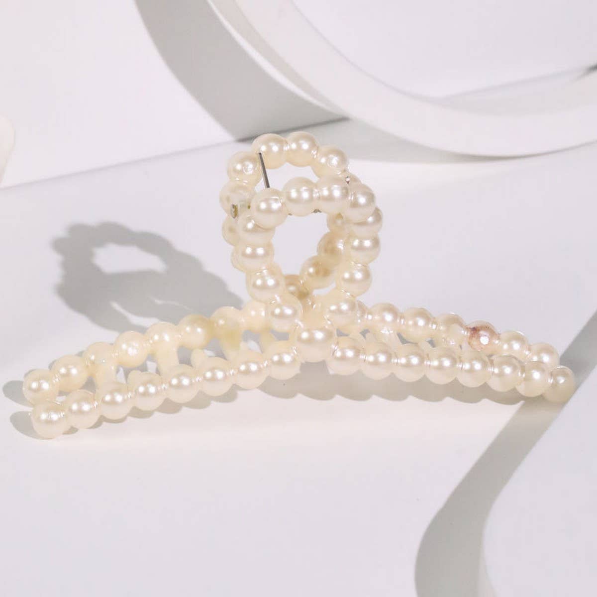 Chic Pearl Heart Claw Clip Minimalist Hair Grip