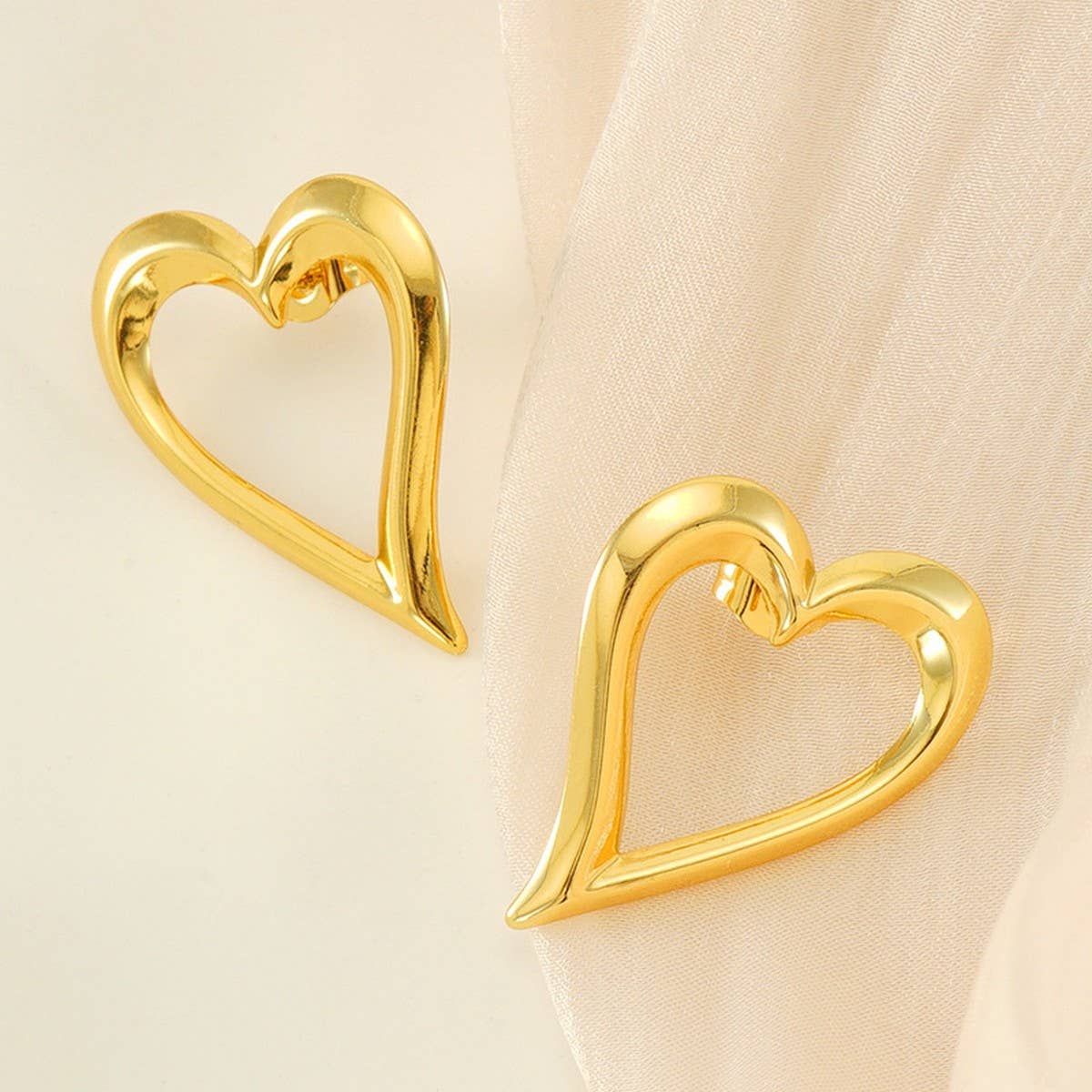 Cwaje1948_Vintage Hollow Love Earrings