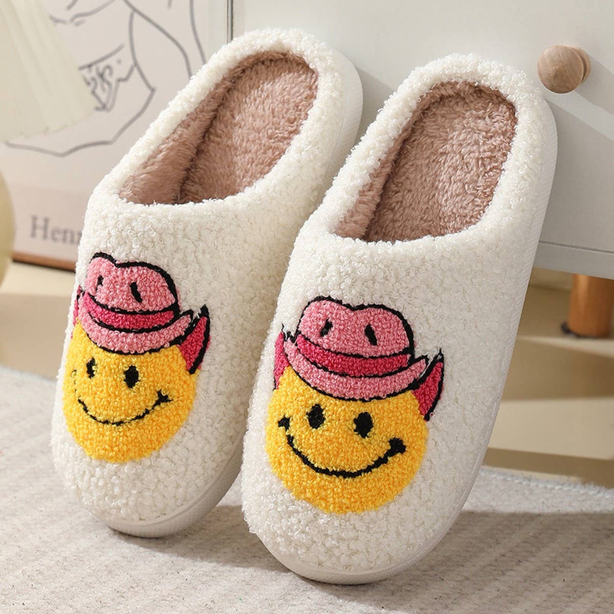 SOFT PLUSH COMFY WESTERN SMILING FACE SLIPPER_CWSHS0247