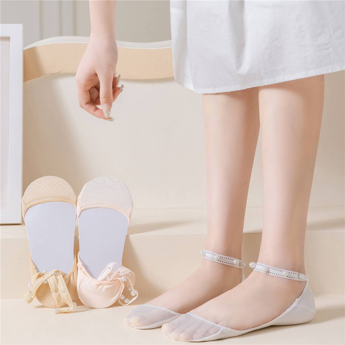 Women Pearl Lace Solid Color Invisible Socks_Cwms0495