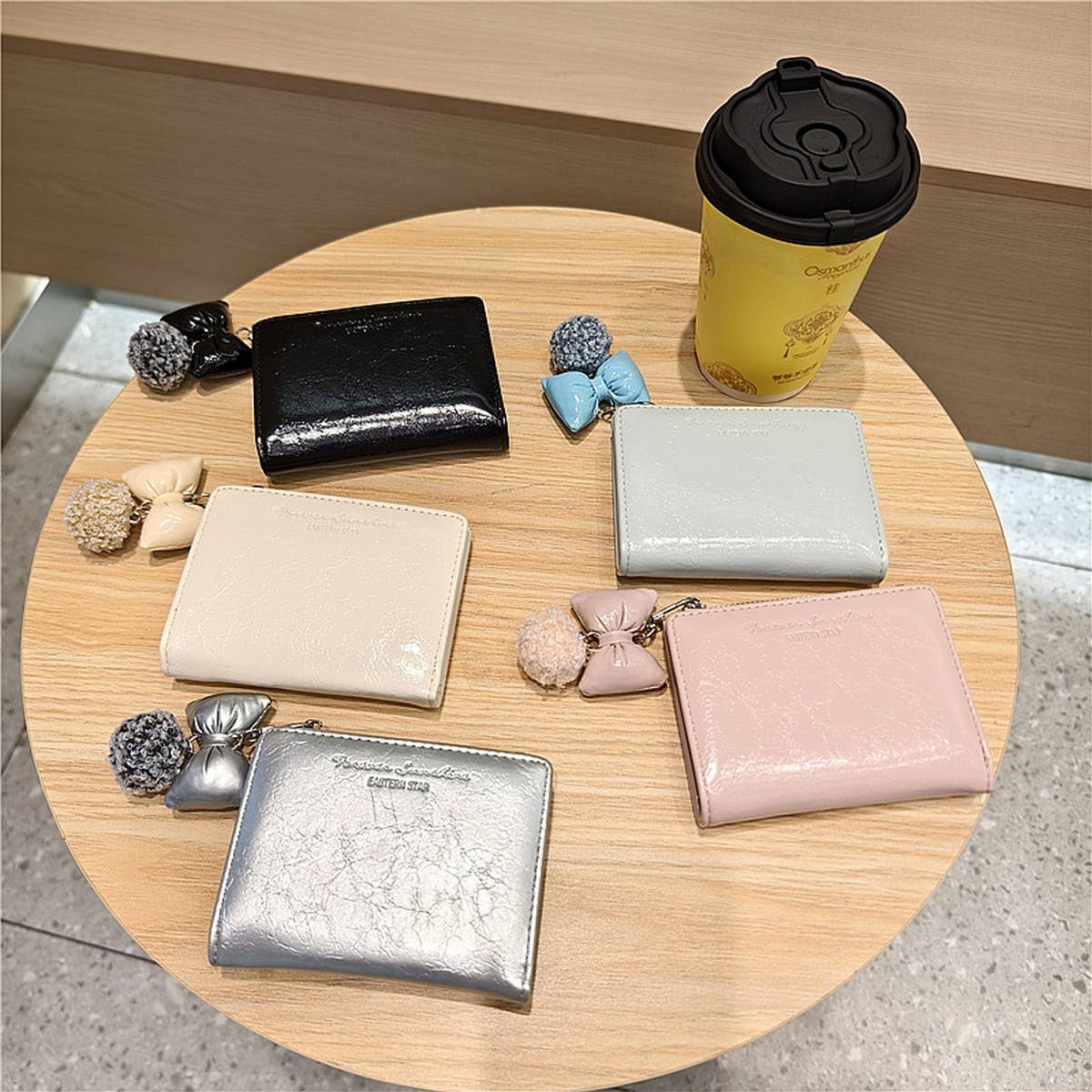 Textured Bow Pendant Bifold Wallet_Cwab06235