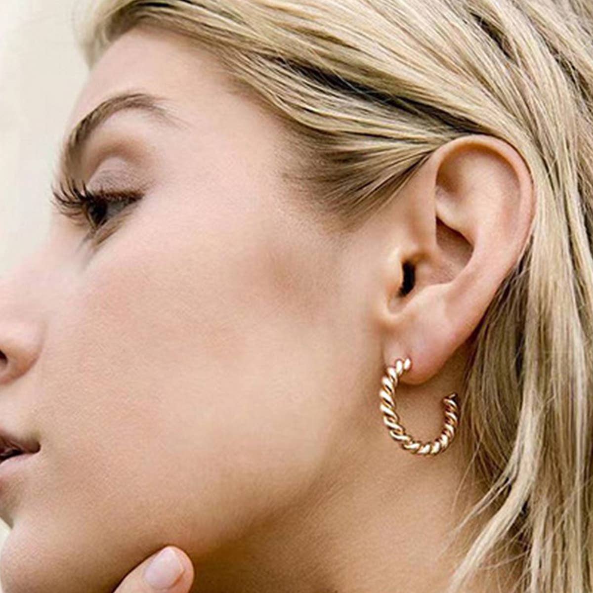 14K GOLD PLATED TWISTED ROPE ROUND HOOP EARRINGS_CWAJE0549