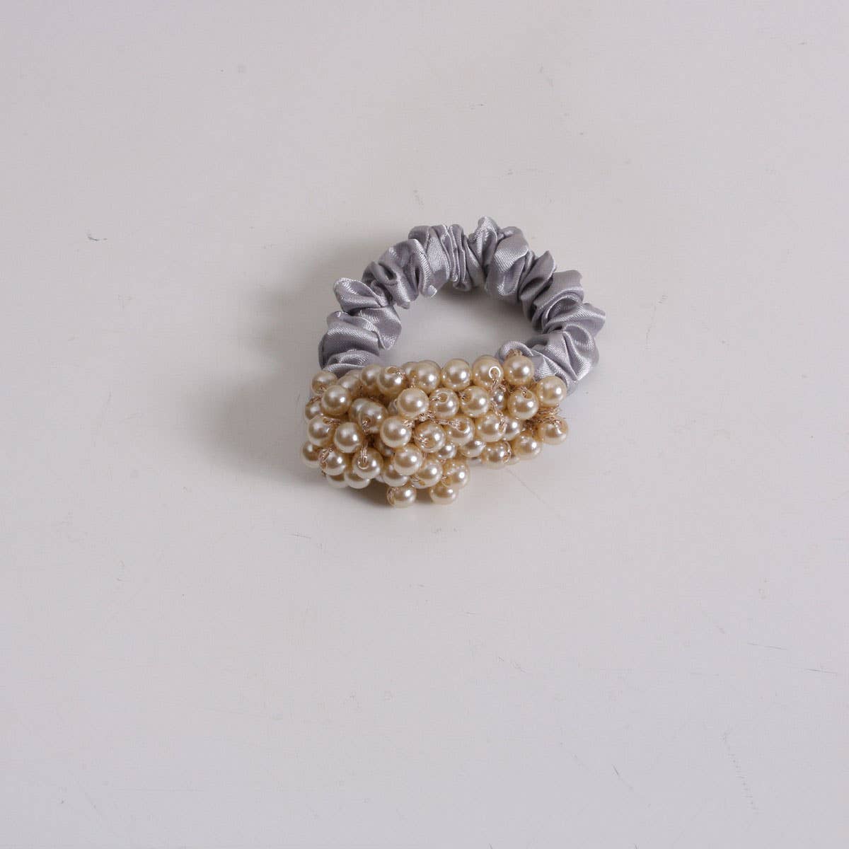 NEW SIMPLE PEARL SCRUNCHIE CUTE FRESH HAIR TIE_CWAHA6774