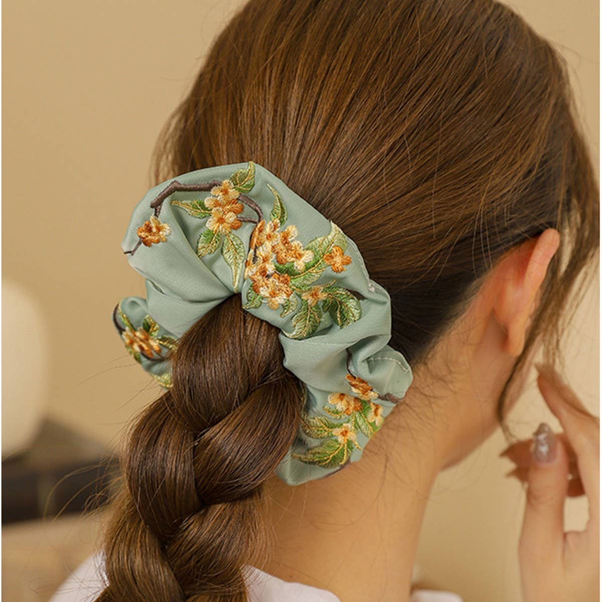 EMBROIDERED HAIR TIE FOR ELEGANT TRADITIONAL WEAR_CWAHA5413
