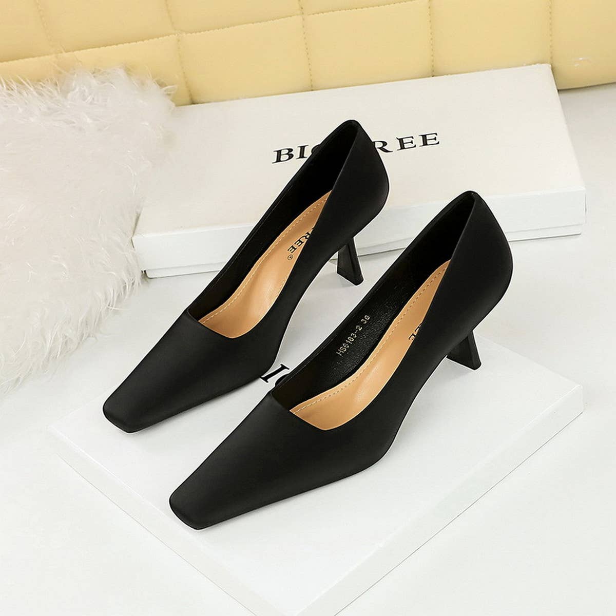 Women Solid Color Shallow Pointed Toe High Heels