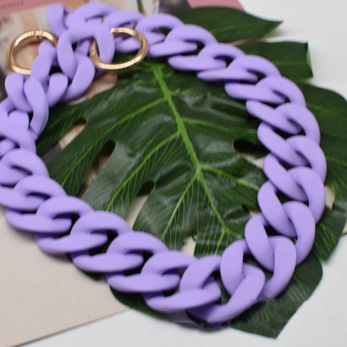 MATTE ACRYLIC RESIN BAG CHAIN TEXTURED STRAP_CWMM5059