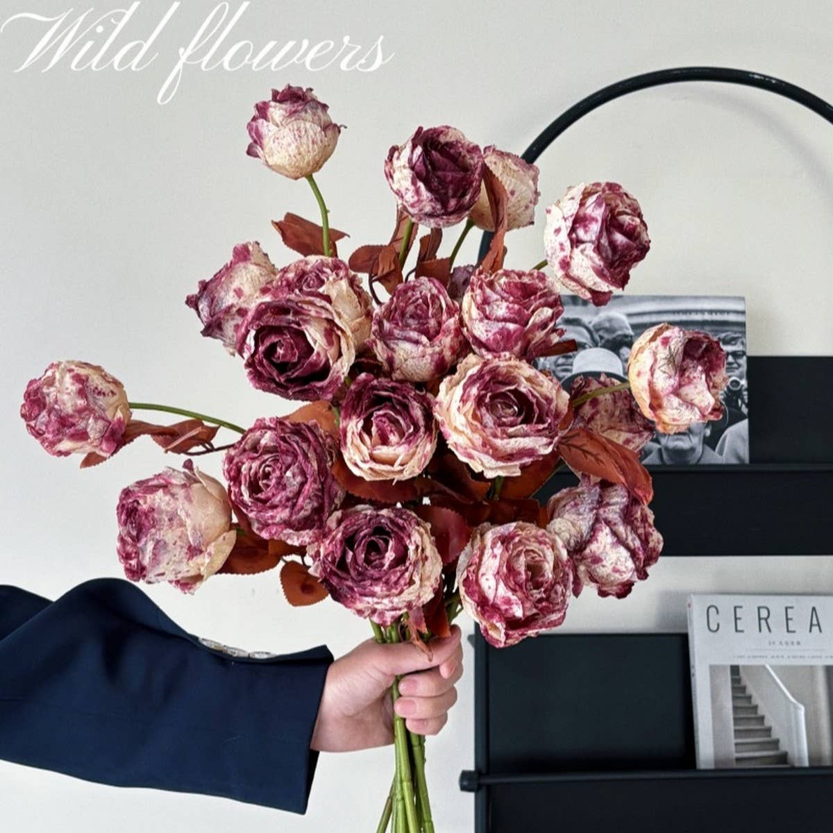 Vintage Ink-Styled Rose Bouquet With Dry Leaves_Cwmm6576